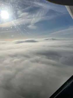 Wolkenhimmel während dem Rundflug